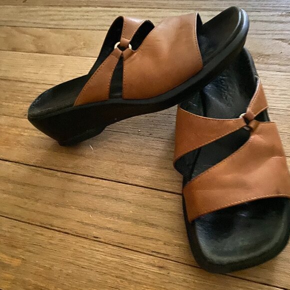CLARKS Tan Leather Slip On Slide Wedge Sandals - Size 5 - Great Condition! - Picture 1 of 4